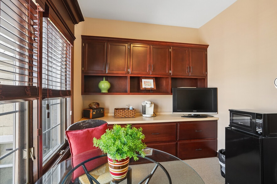 More Photos Of 209 Stephen St, Lemont Storefront Retail Residential For Lease