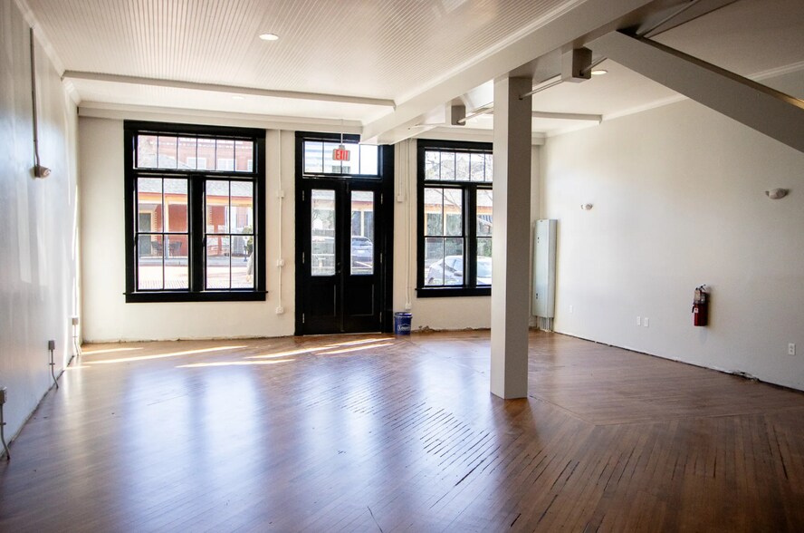 More Photos Of 1225-1229 Lincoln St, Columbia Freestanding For Lease