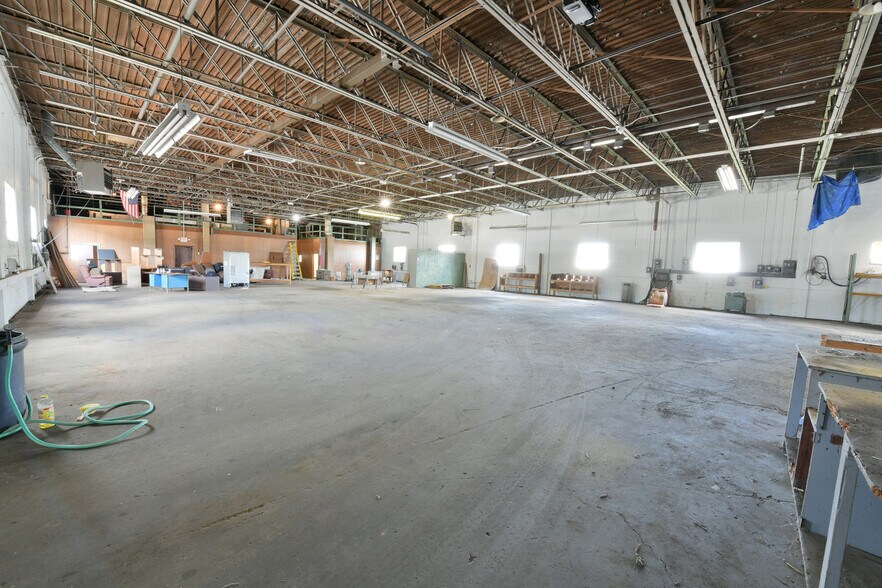 More Photos Of 1150-1160 Newark Rd, Zanesville Warehouse For Sale
