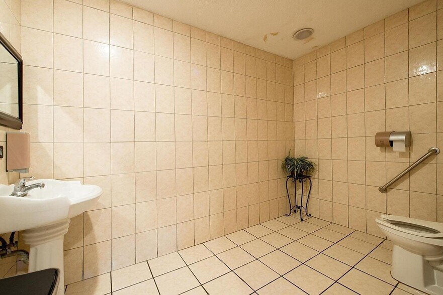 More Photos Of 28 Raceway Rd, Monticello Restaurant For Sale