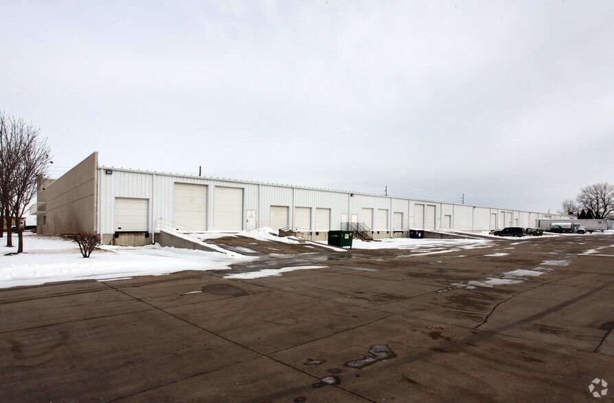 More Photos Of 1501 NE Broadway Ave, Des Moines Warehouse For Lease