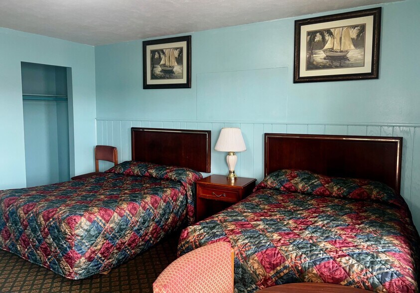 More Photos Of 1717 Cornhusker Hwy, Lincoln Hotel For Sale
