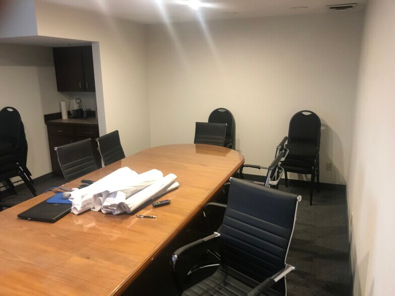 More Photos Of 4403 SE Roethe Rd, Milwaukie Industrial For Sale