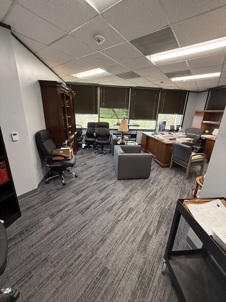 More Photos Of 2170 Buckthorne Pl, The Woodlands Office For Lease