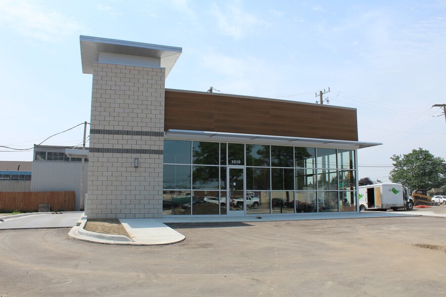 More Photos Of 1010 E Maple Rd, Troy Fast Food For Lease