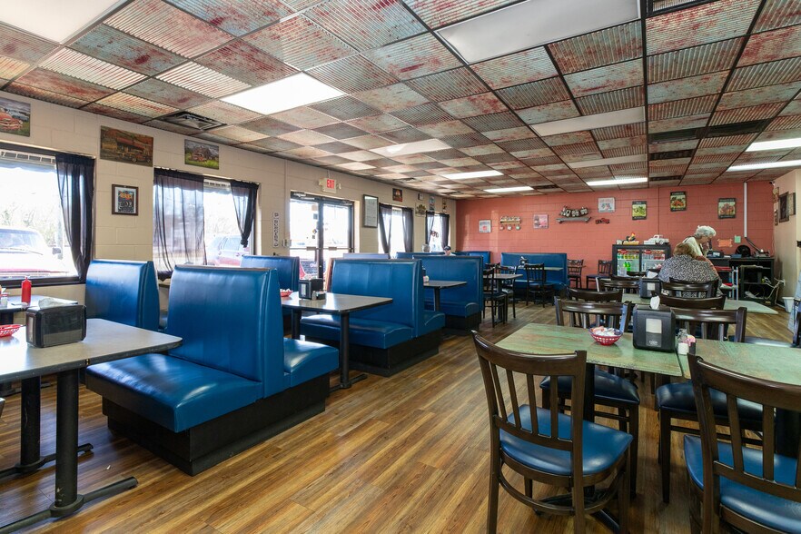 More Photos Of 218 Main St, Grover General Retail For Sale