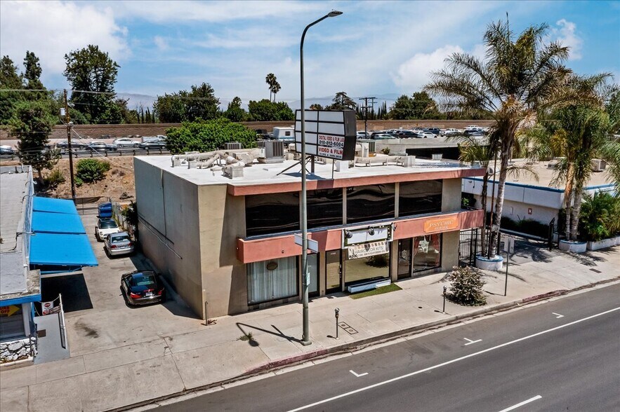 More Photos Of 19709 Ventura Blvd, Woodland Hills Office For Sale