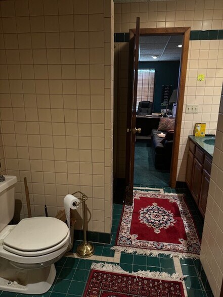 More Photos Of 1650 N Green St, Henderson General Retail For Lease