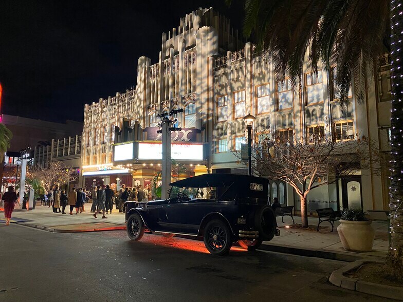 More Photos Of 2209-2223 Broadway St, Redwood City Movie Theatre For Lease