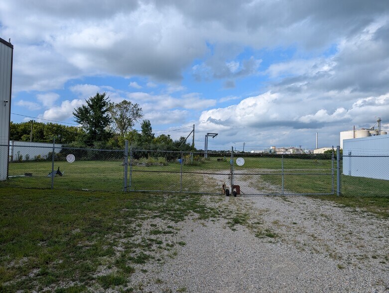 More Photos Of 75 Spruce St E, Aylmer Land For Lease