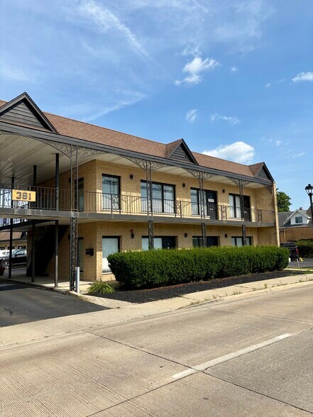 More Photos Of 381 N York Rd, Elmhurst Storefront Retail Office For Lease