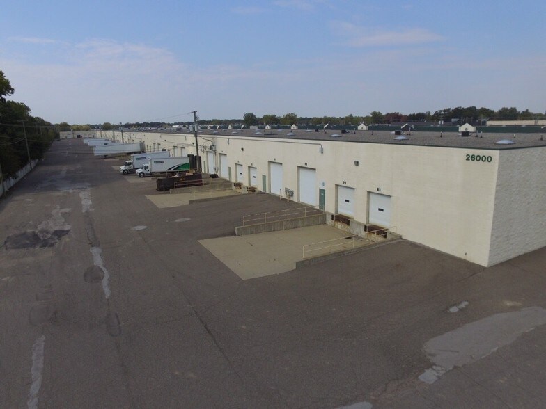 More Photos Of 26000 Northline Commerce Dr, Taylor Warehouse For Lease