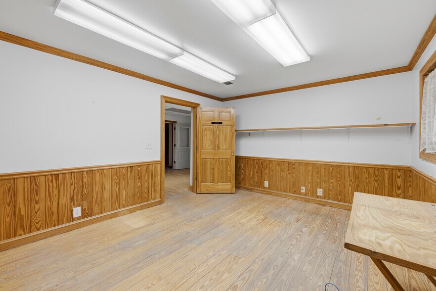 More Photos Of 966 Greensboro Rd, Eatonton Flex For Lease