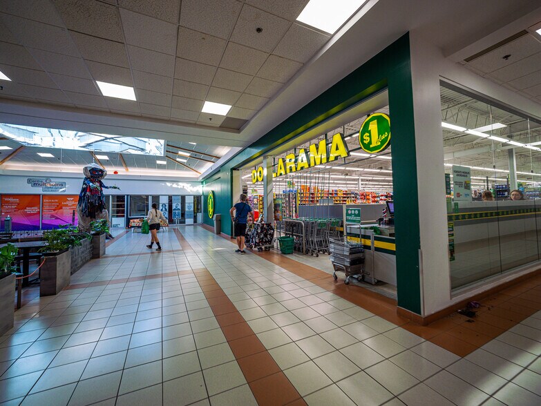 More Photos Of 1055 Av Du Pont S, Alma General Retail For Lease