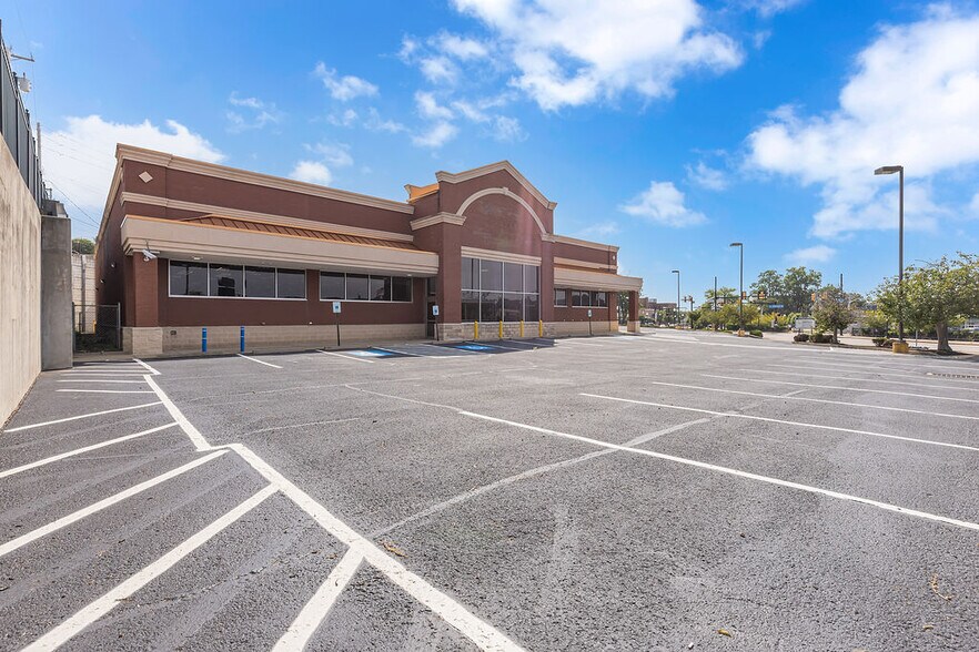 More Photos Of 351 Brighton Ave, Rochester Freestanding For Lease