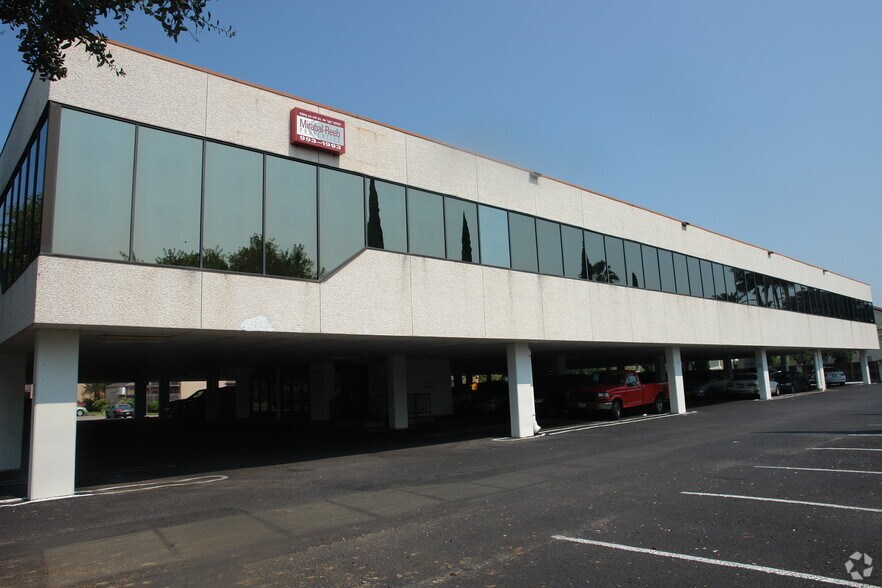 More Photos Of 5934 S Staples St, Corpus Christi Office For Lease