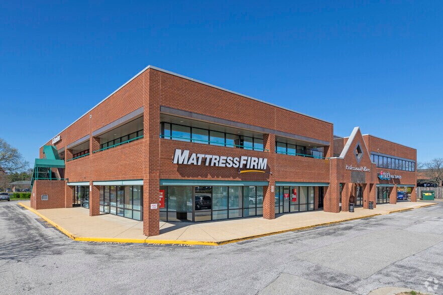 More Photos Of 8131 Ritchie Hwy, Pasadena Freestanding For Lease