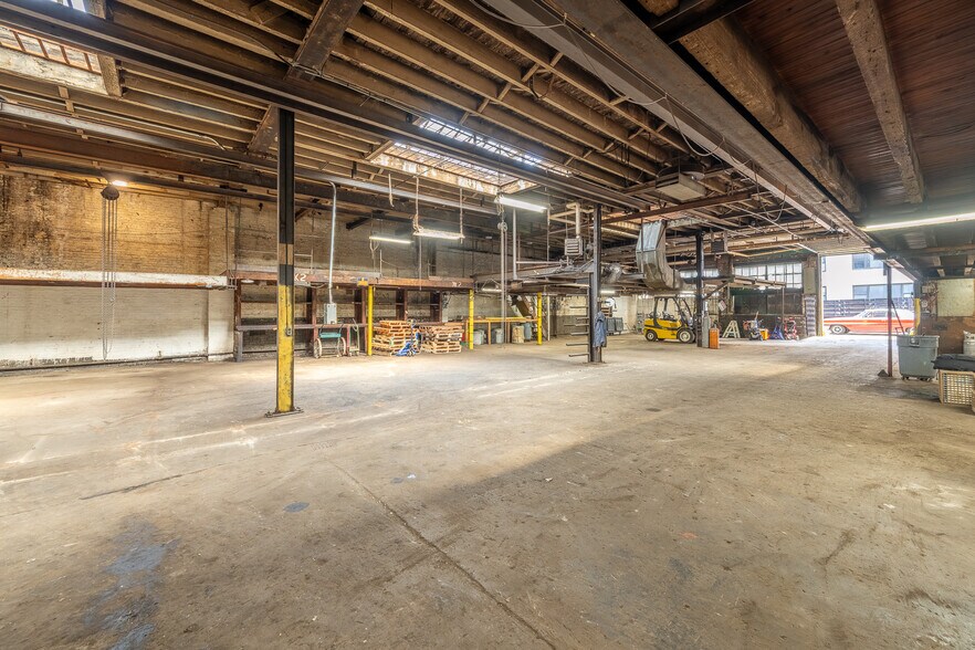 More Photos Of 4332 33rd St, Long Island City Industrial For Sale