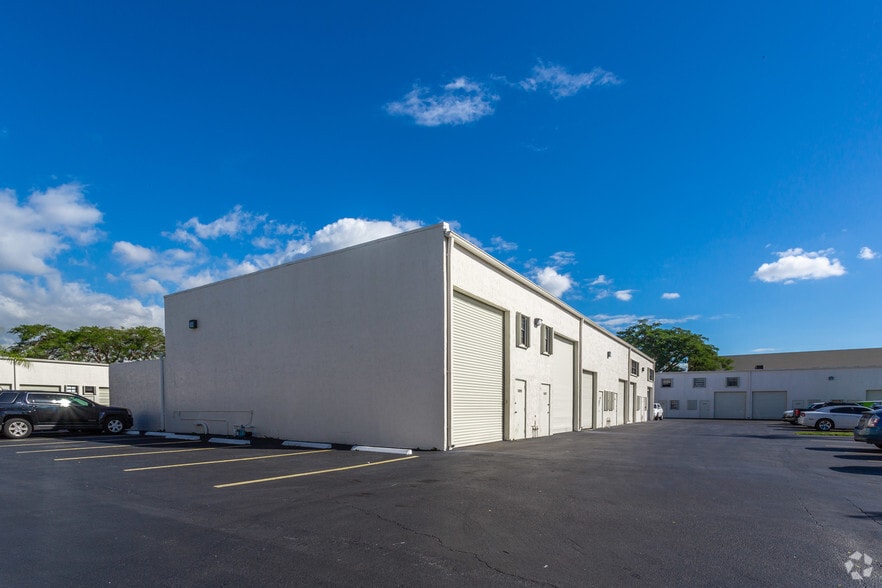 More Photos Of 13879-13981 SW 140th St, Miami Warehouse For Lease