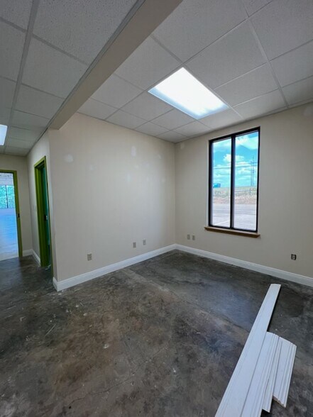 More Photos Of 1410 Apache Dr, Mccomb Freestanding For Lease