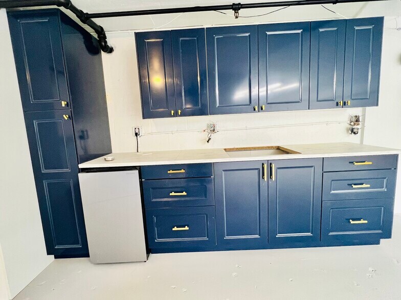 More Photos Of 2424 S Dixie Hwy, Coconut Grove Loft Creative Space For Sale