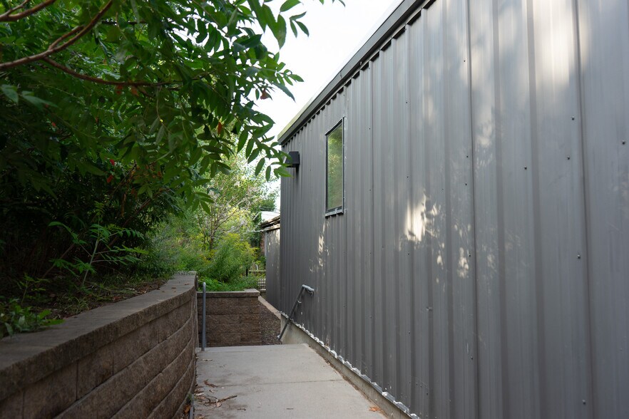 More Photos Of 1419 S 13th St, Omaha Storefront Retail Office For Lease