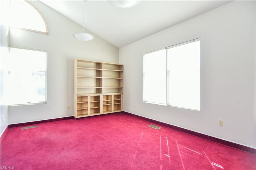 More Photos Of 8790 E Market St, Warren Medical For Sale