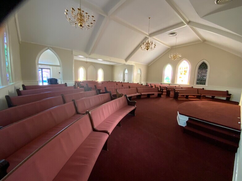 More Photos Of 401 W Cumberland St, Dunn Funeral Home For Sale