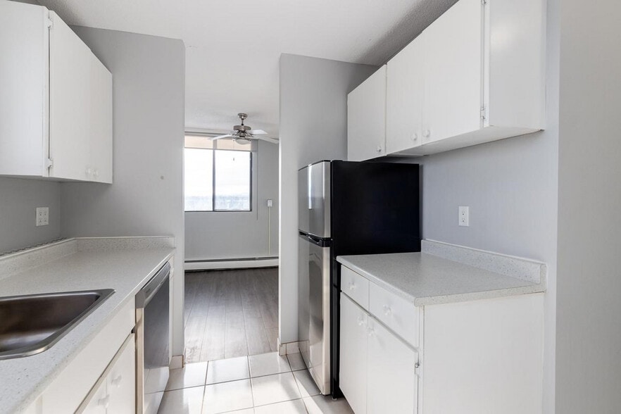 More Photos Of 2105 90 Av SW, Calgary Apartments For Lease