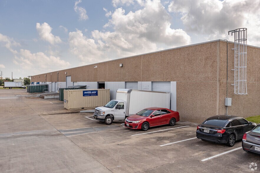 More Photos Of 505 Julie Rivers Dr, Sugar Land Unknown For Lease