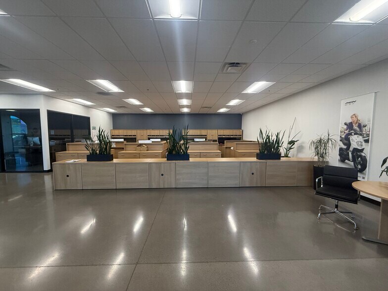 More Photos Of 7660 Dean Martin Dr, Las Vegas Warehouse For Lease