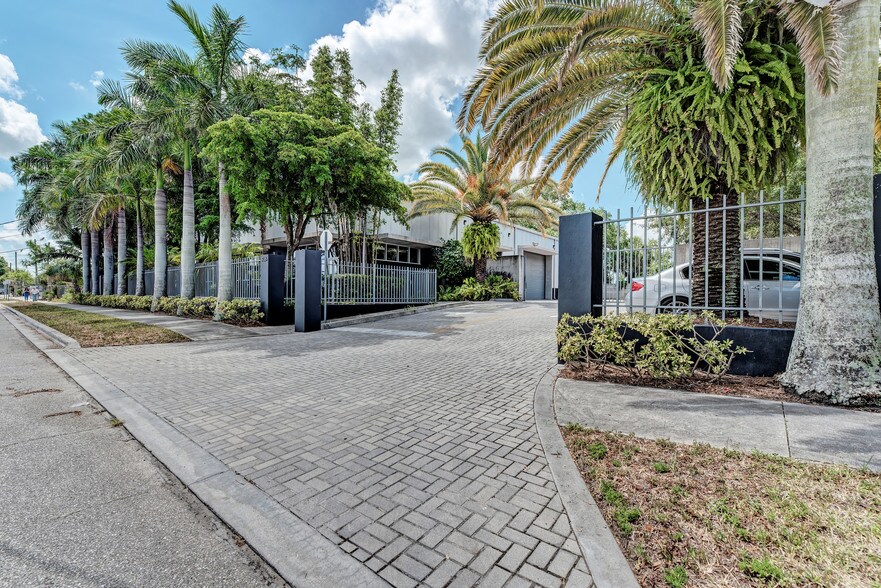 More Photos Of 1926 18th St, Sarasota Warehouse For Sale