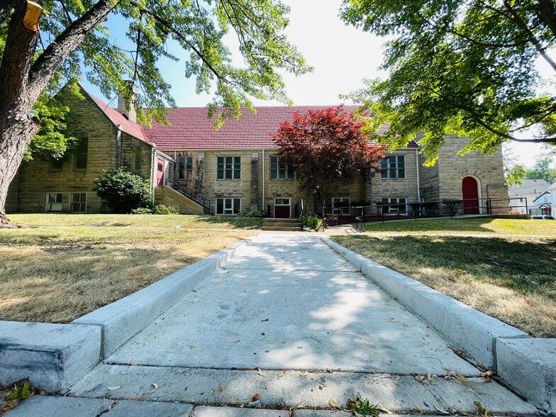 More Photos Of 1601 NE Madison Ave, Peoria Religious Facility For Sale