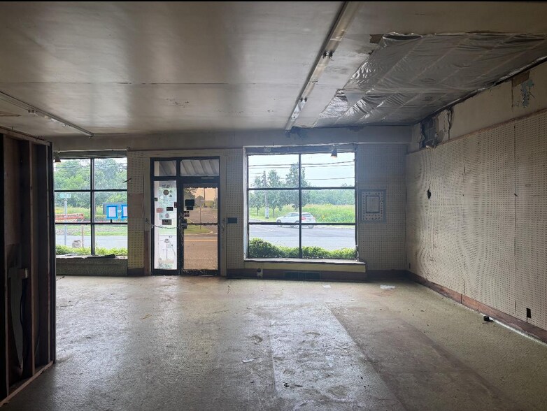 More Photos Of 21 Route 45, Mannington Flex For Sale