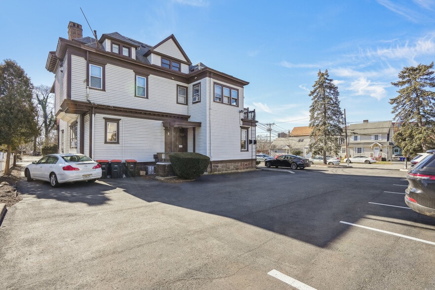 More Photos Of 295 Montgomery St, Bloomfield Office For Lease