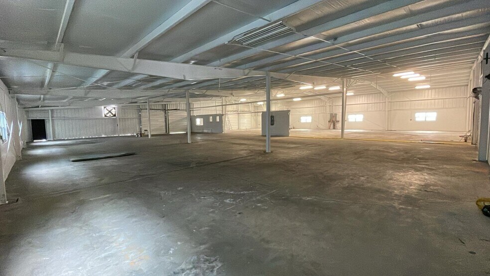 More Photos Of 5007 S Westshore Blvd, Tampa Warehouse For Sale