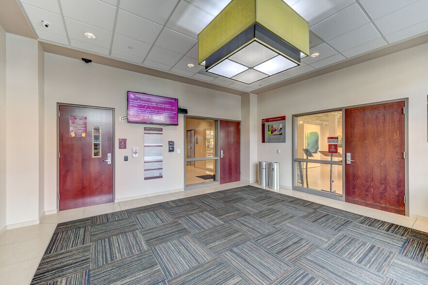 More Photos Of 50 E Main St, Bloomsburg Freestanding For Lease