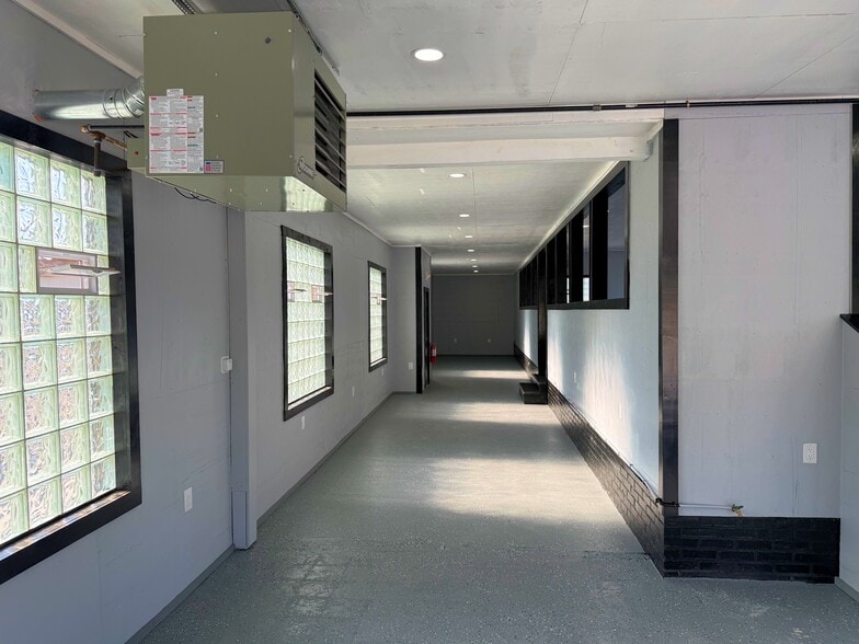 More Photos Of 3926 Church St, Willoughby Warehouse For Lease