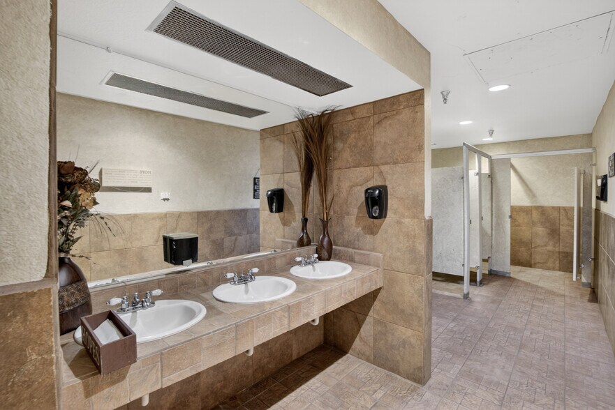 More Photos Of 1435 N Central Ave, Avondale Specialty For Sale