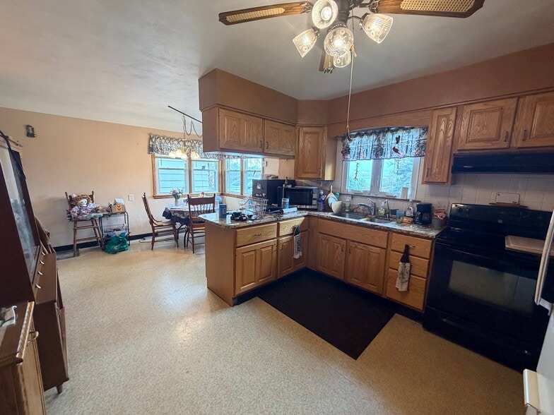 More Photos Of 2280 S Rock City Rd, Ridott Multifamily For Sale