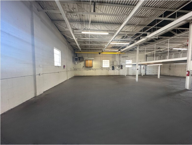 More Photos Of 26674 Liberal St, Center Line Warehouse For Sale