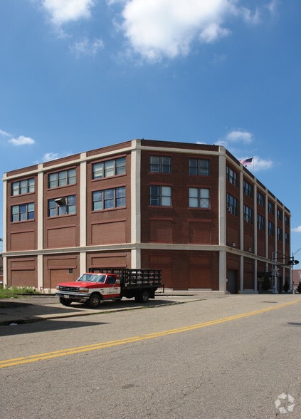 More Photos Of 606 2nd St SE, Canton Industrial For Sale