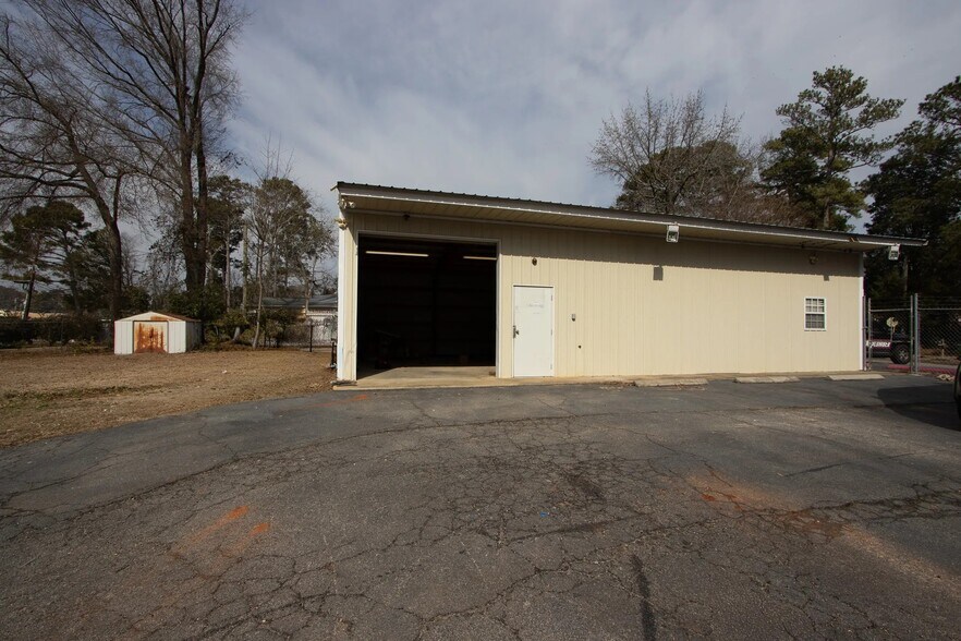 More Photos Of 142 Latonea Dr, Columbia Service For Sale