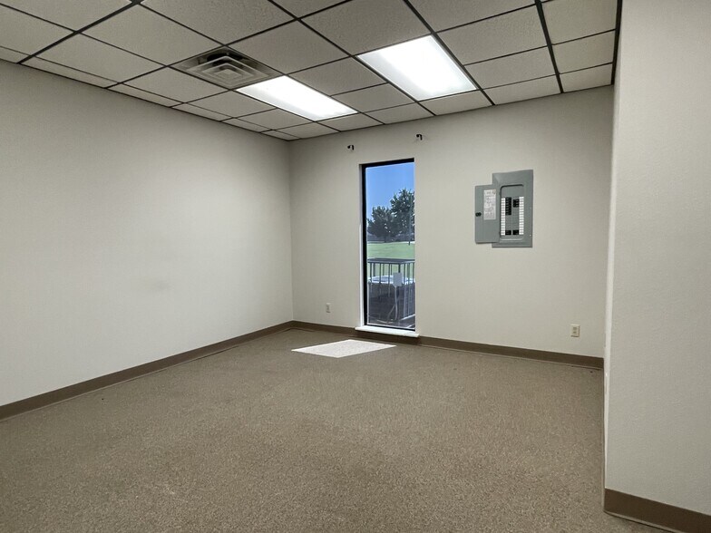 More Photos Of 2103 Old Minden Rd, Bossier City Office For Lease