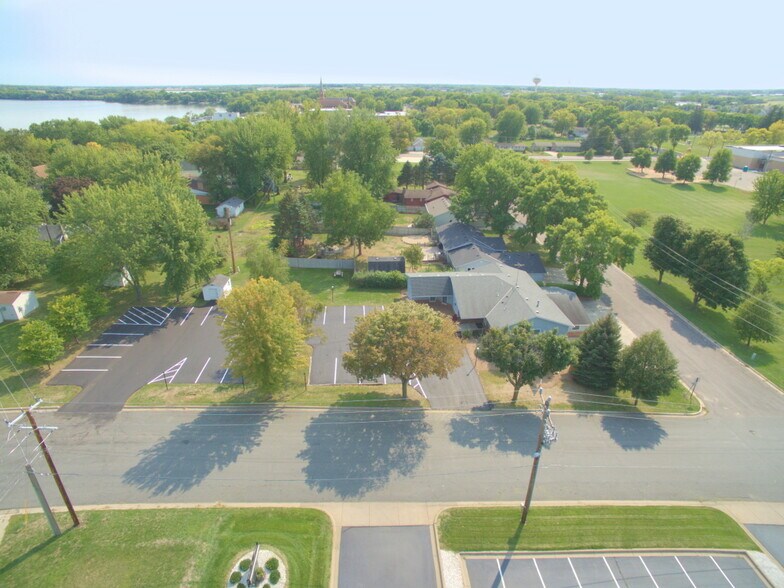 More Photos Of 123 Fairlawn Ave W, Winsted Office For Sale