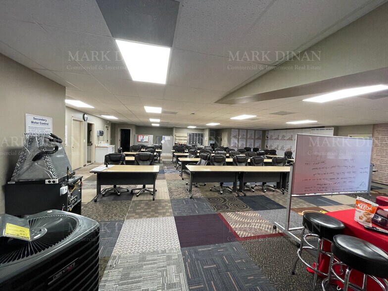 More Photos Of 2879 & 2881 Shannon Oxmoor Rd, Birmingham Warehouse For Sale