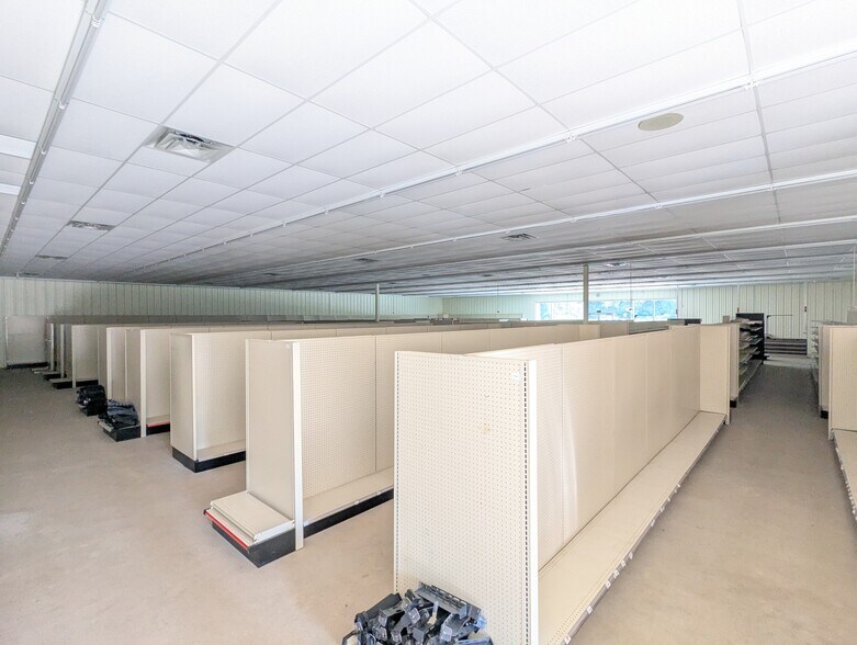 More Photos Of 9343 2nd St, Batson Freestanding For Lease