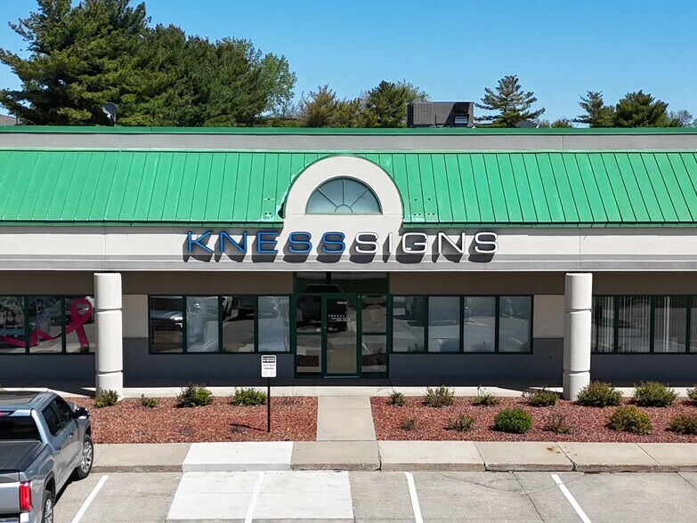 More Photos Of 10401-10469 Hickman Rd, Urbandale Unknown For Lease