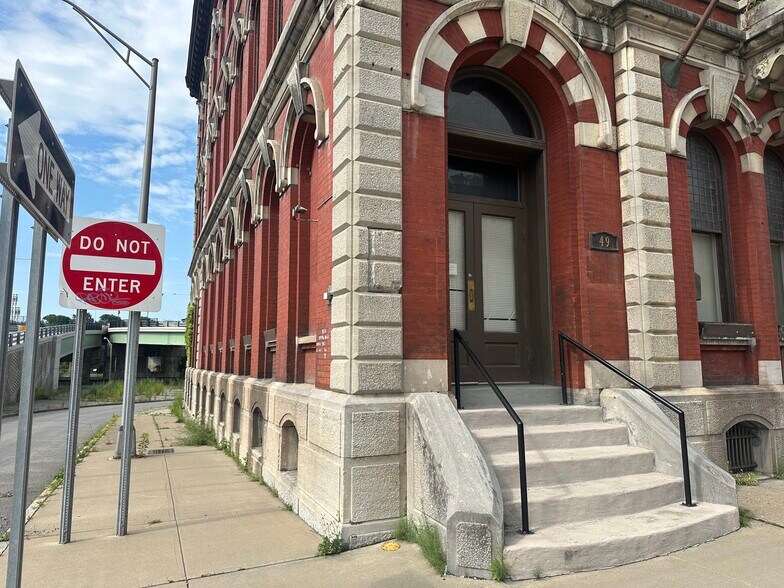 More Photos Of 49 E Main St, Amsterdam Office For Sale