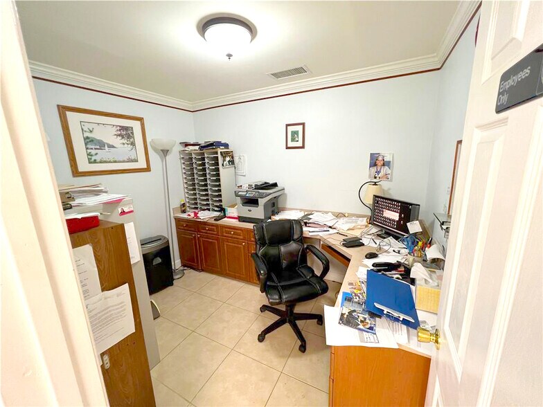 More Photos Of 2331 N State Road 7, Lauderhill Office For Lease